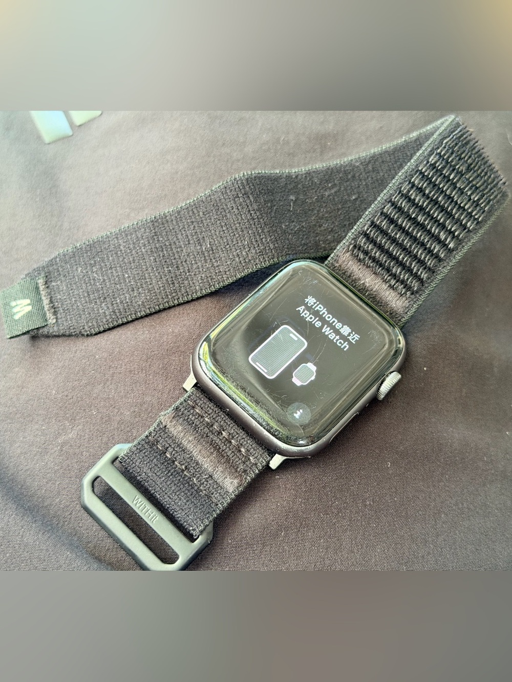 Apple Watch Series 5, 44mm - Black Sport Loop Band